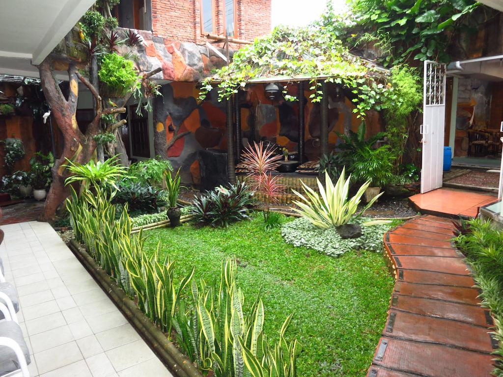Enny'S Guest House Malang Eksteriør billede
