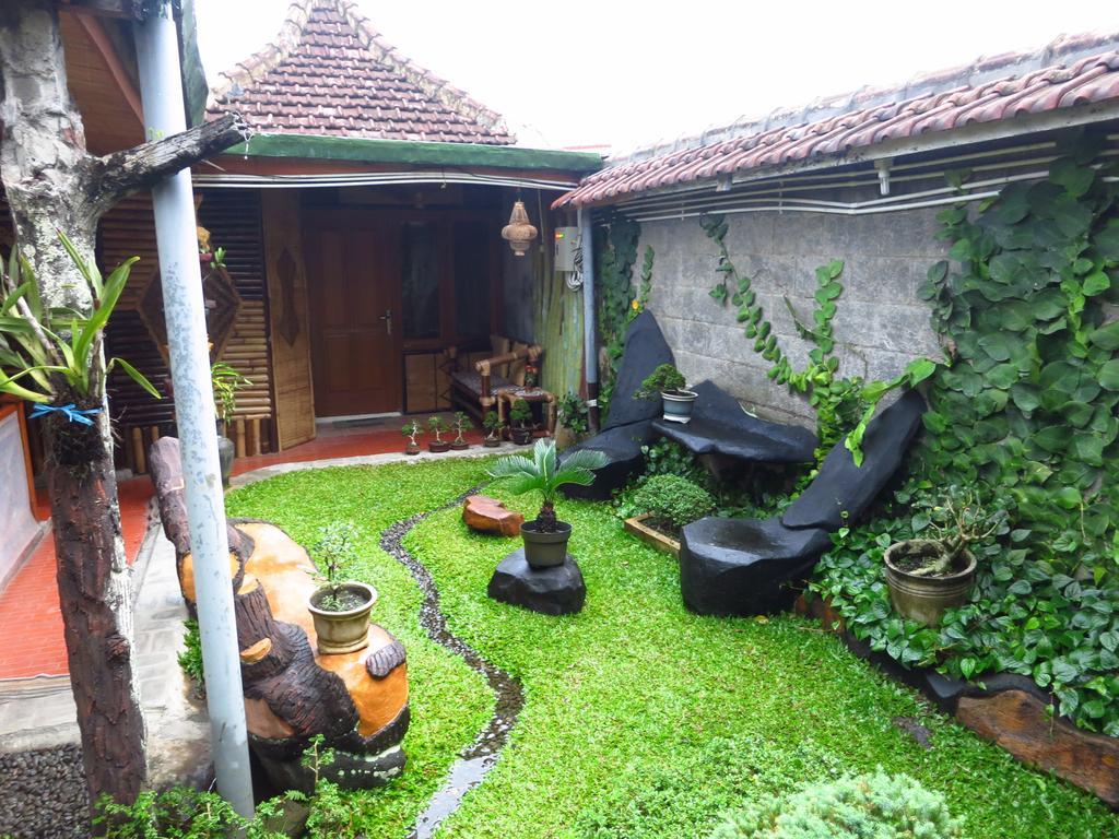 Enny'S Guest House Malang Eksteriør billede